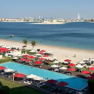  شقة Spacious Beachfront 2 Bedroom - The 8